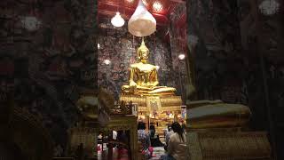 Night time prayer inside a Buddhist temple in #bangkok #buddha