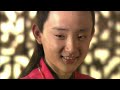 黛玉赌气宝玉劝慰！史湘云来贾府，黛玉见宝玉从宝钗处来，吃醋赌气流泪，宝玉见状好言劝慰黛玉。湘云黛玉早起弄妆发看呆宝玉！史湘云和黛玉一处睡觉，宝玉一大早尚未洗漱就跑来看二人，还央求湘云为他扎辫子。