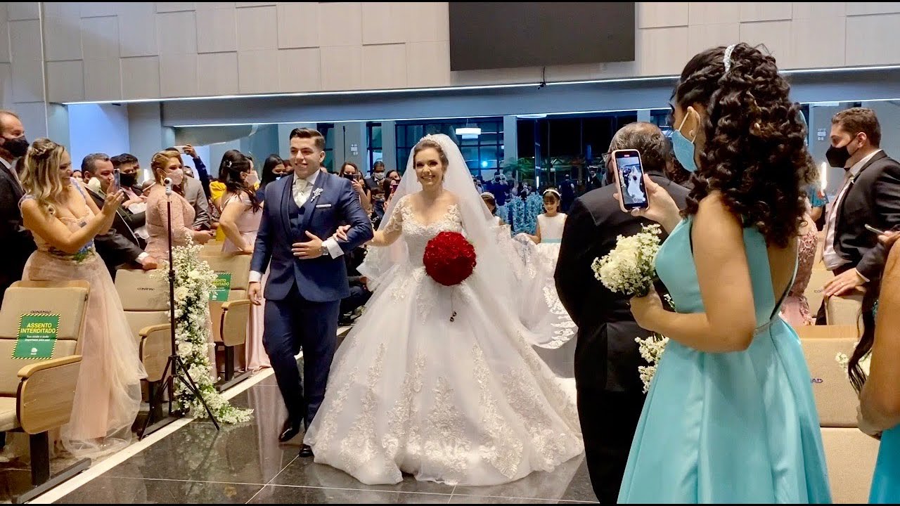 Linda Entrada da Noiva | Noivo chora de emoção | Sonho Musical - Brasília (instagram)