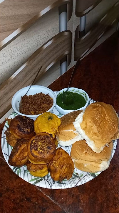 presentation of vada pav #music #newmusic #newsong #food #foodforfoodies #song
