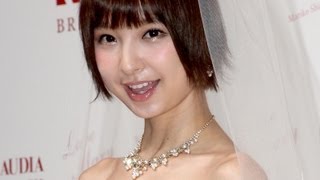 AKB48・篠田麻里子、ウエディングドレスで登場！ 「Love Mary」発表会