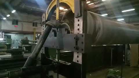 Paper roll balancing machine