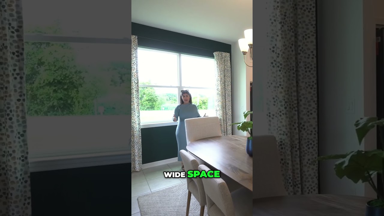 Spacious Dining Area: Perfect for Entertaining Guests!