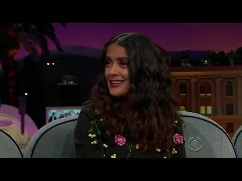 Video: Salma Hayek Debitira Ružičastu Kosu