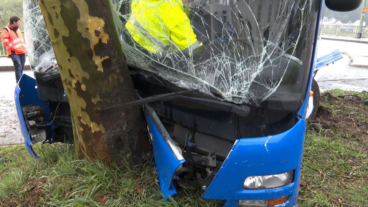 Schwerer Busunfall in Trier|30.03.2022|Christopher Neef