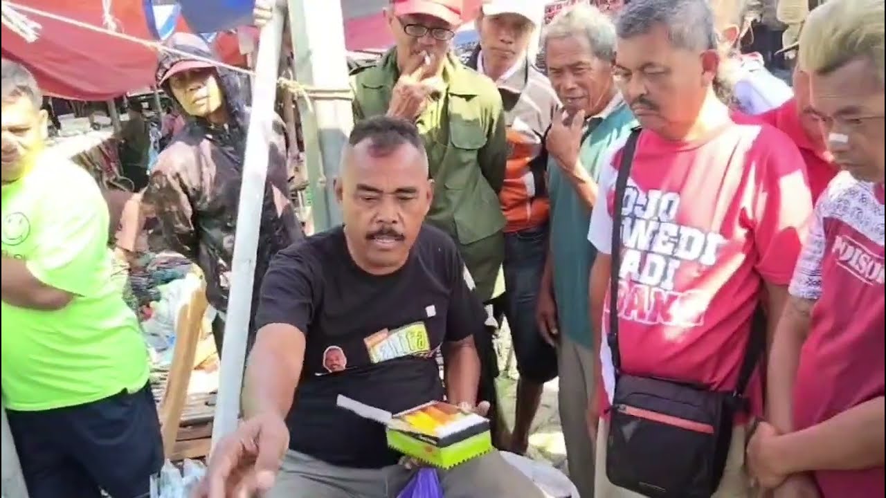 Pak Cemplon pedagang lucu obral murah 