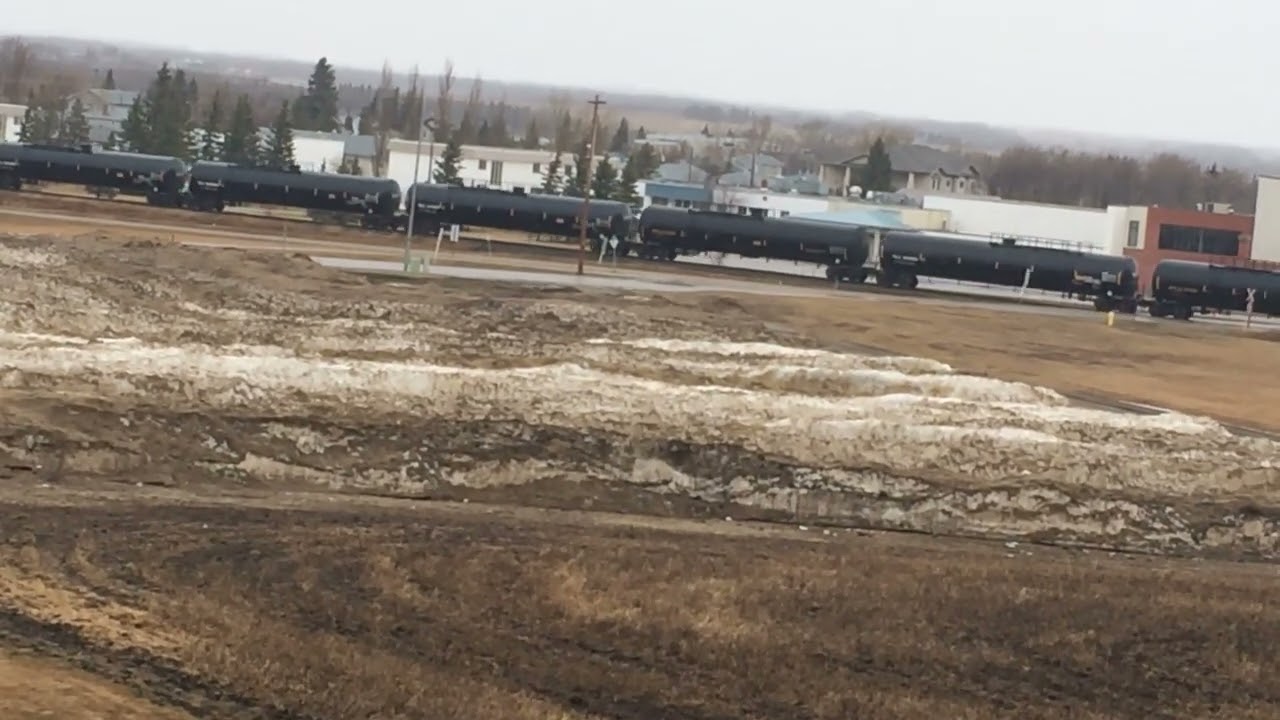 CN 2202 leads a northbound oil train
