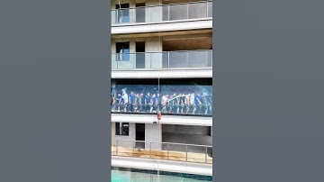 The Subtle Art of Teamwork: The Wisdom Behind Large Glass Installations