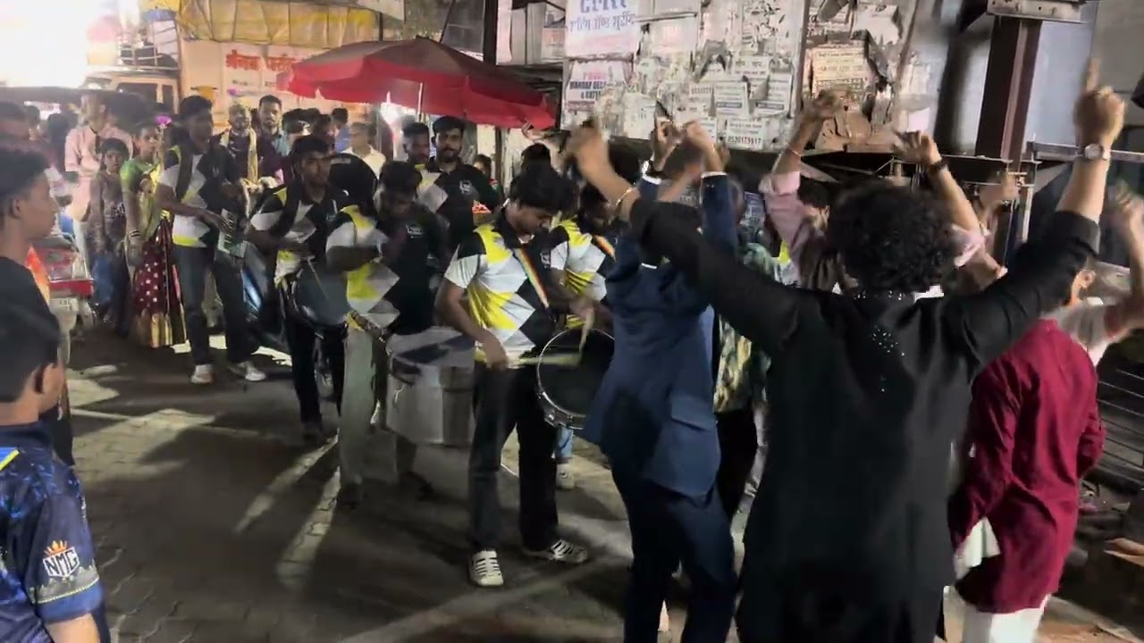 वरातीमध्ये सर्वात जास्त वाजणारी गाणी 🥳🎹🥁 || nakhava musical group virar #vlog #musicvloggermanish 