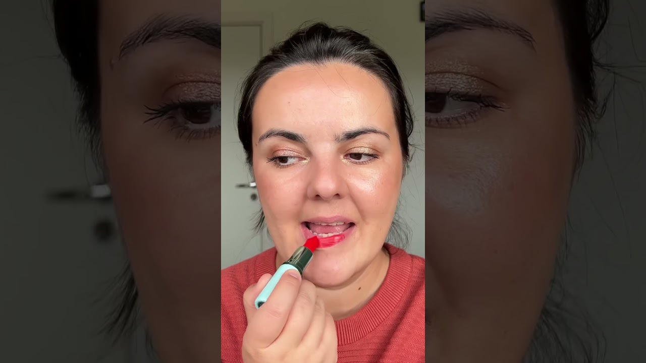 Праздничная красная помада Mac 