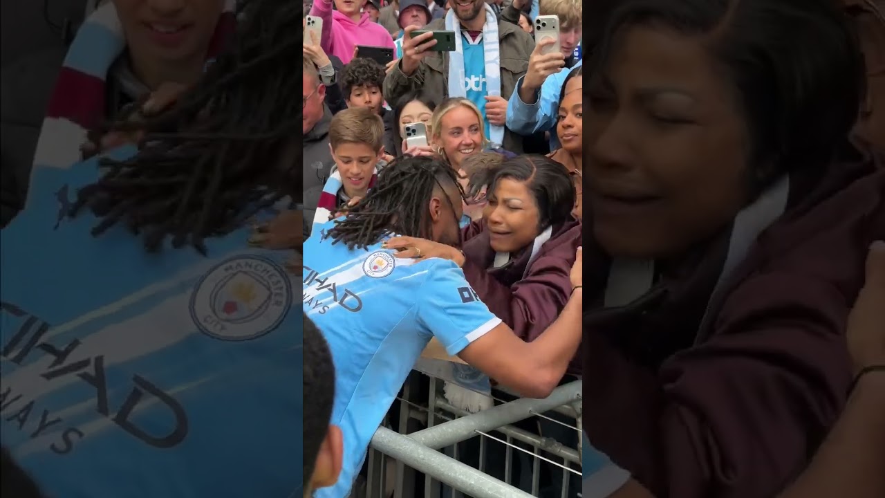 A touching moment for Antoine Semenyo after winning the FA Cup 🥹