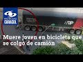 Muere joven en bicicleta que se colgó de camión, en medio de peligrosa práctica