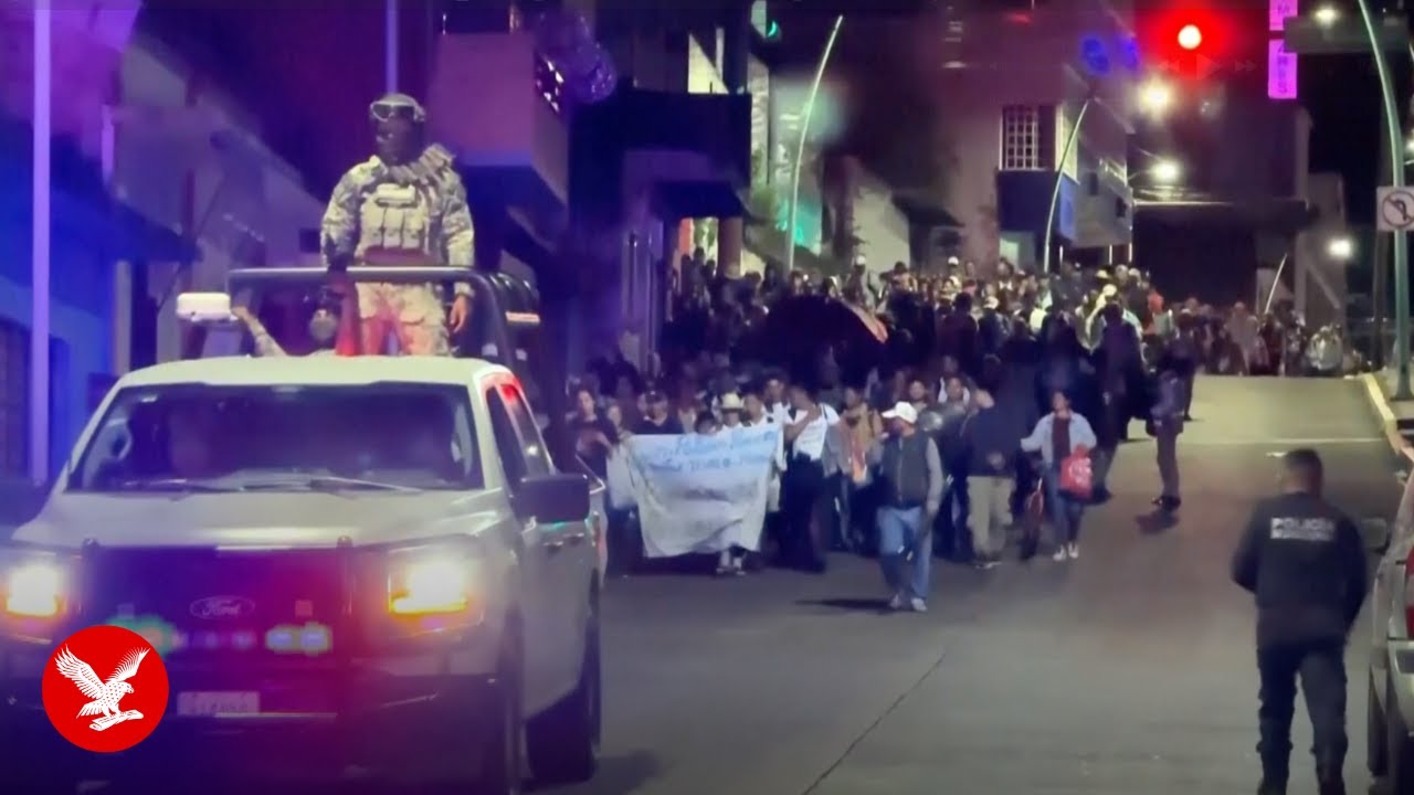 Huge caravan of migrants head to Mexico City in asylum protests