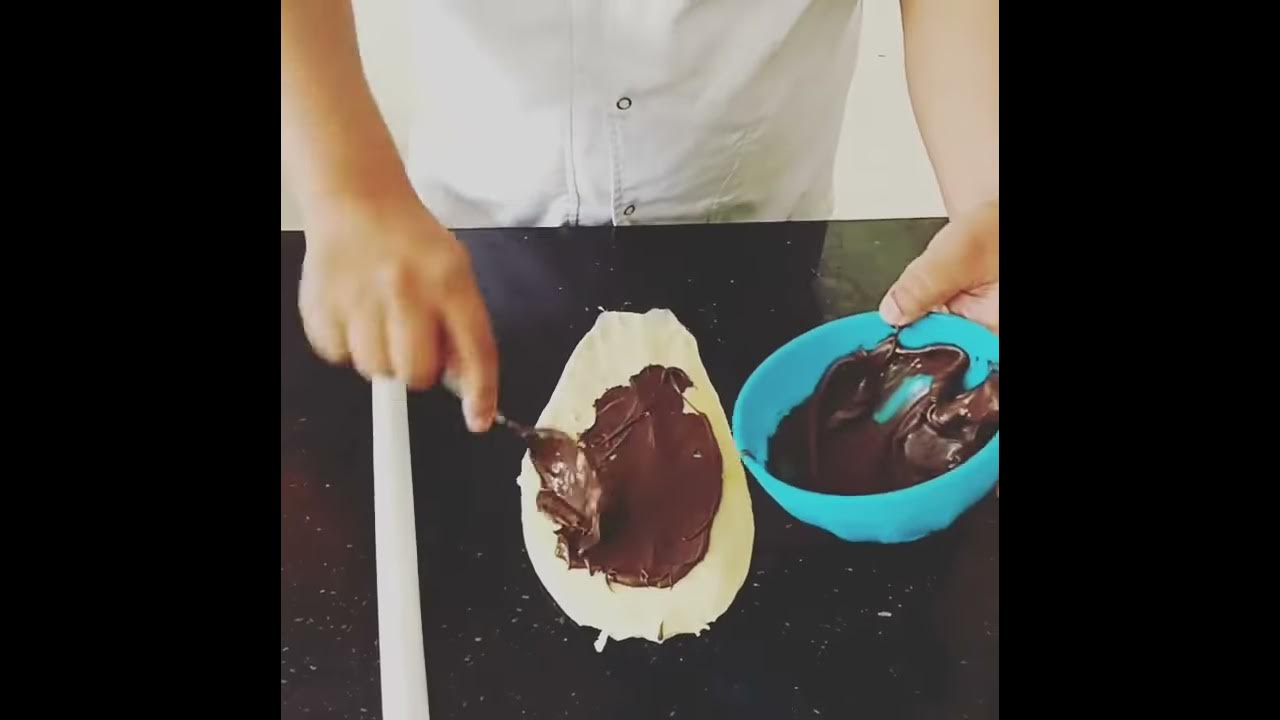 Cara Membentuk Roti Kepang Isi Coklat