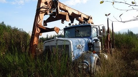Kenworth Self-Loading Logging Truck