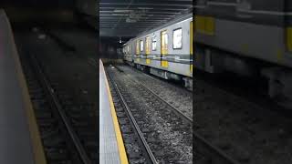 El subte de Buenos Aires circula sǝ̗ʌǝɹ l∀ y te explicamos por qué 🚇