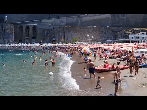 Video: Sorrento are plajă?