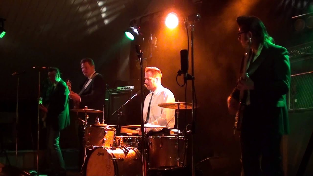 Varjokuva - Extrapallo/Vähän ennen vappua