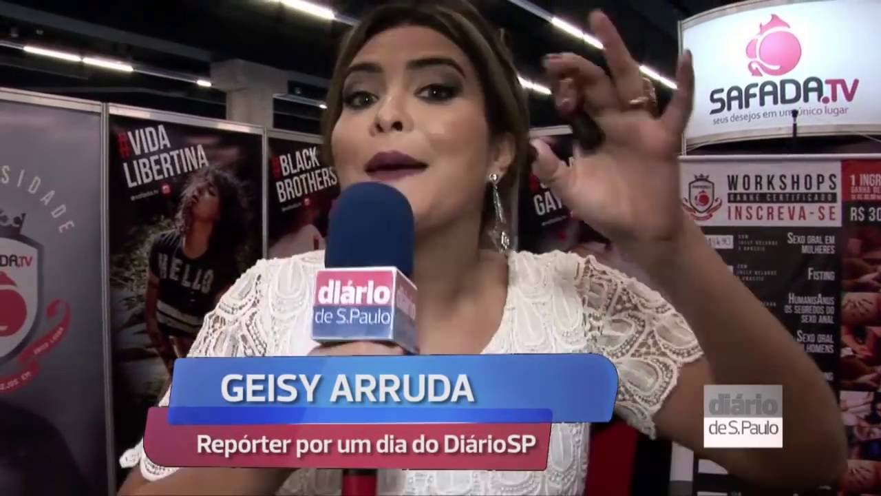 Geisy Arruda testa 'pornô 360º' durante feira em SP