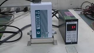 FUJIKIN FCST1005LC-4F2-F2L-HE Mass Flow Controller　動作確認の様子