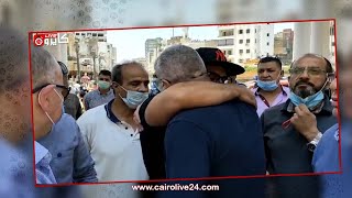 أحمد شوبير ينهار في حضن إبراهيم فايق خلال  تشييع جثمان شقيقه إلى مثواه الأخير