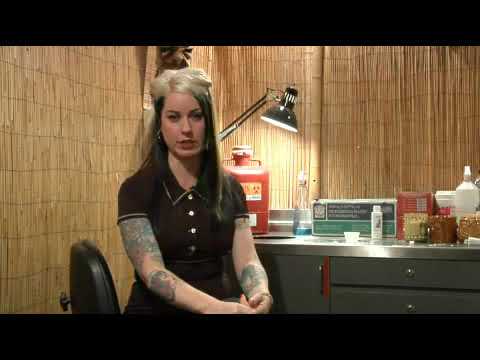 Video: Belly Button Piercing: Piercer Anda, Aftercare, Infection, Dan Banyak Lagi