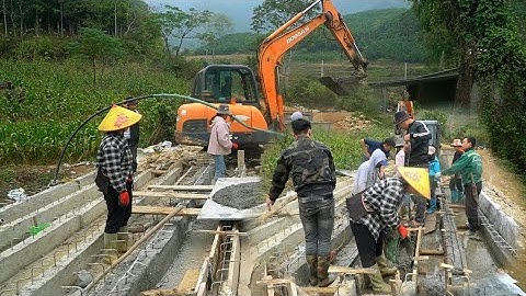 Cầu Khe Trang (T132) Tổ Khe Vác ra quân ghép cốp pha đổ xong thành Dầm thứ 6