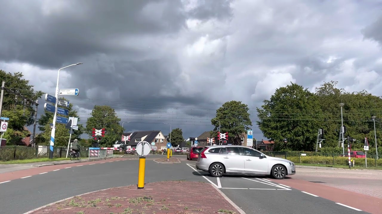 Spoorwegovergang Wierden // Dutch railroad crossing