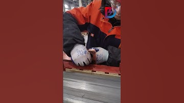 Fixing the busbars on the transformer body