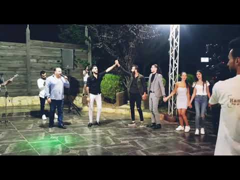 شوف مختار الدبكة إبن سوريا بس ينزل عساحة حضار وتعلم من الأسطوره