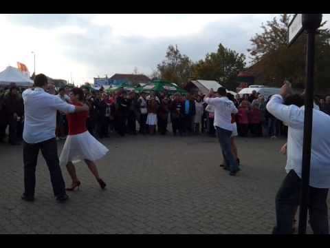 Dolce Dance Békéscsabai Kolbászfesztivál - Orosháza Carneval Salsa koreó - YouTube