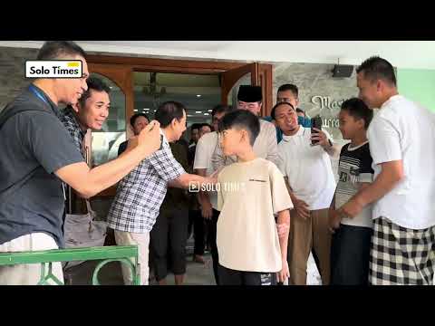 Momen Jan Ethes Jemput Jokowi Ajak Jumatan ke Belakang Rumah