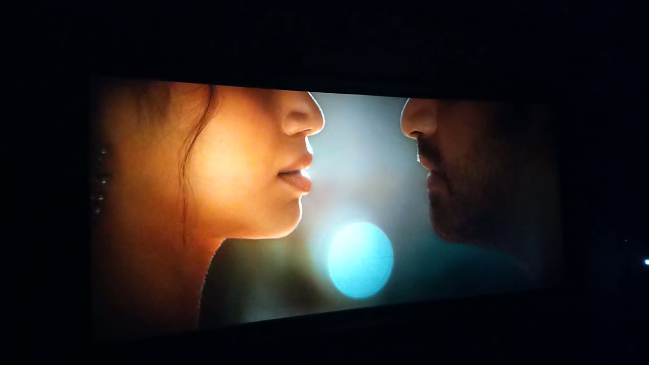 pagal movie kiss scene - YouTube