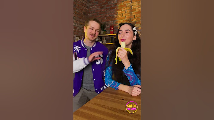 She hid a sausage in a banana so she could eat it without being seen by the guy 🤣🤣🤣 #funny