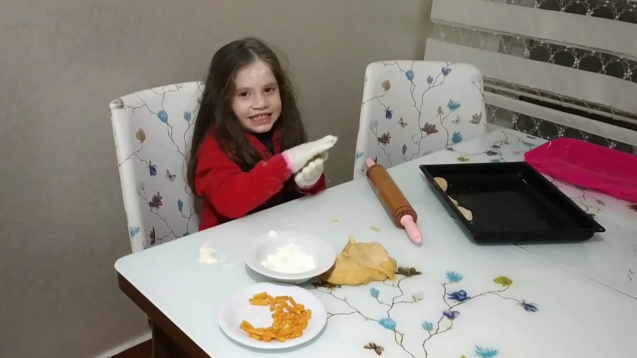 Meryem cipsli kurabiye yaptı. Çok güzel oldu. Çocuk videoları