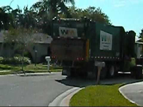 Waste Management's Freightliner Condor Recycle Tru...