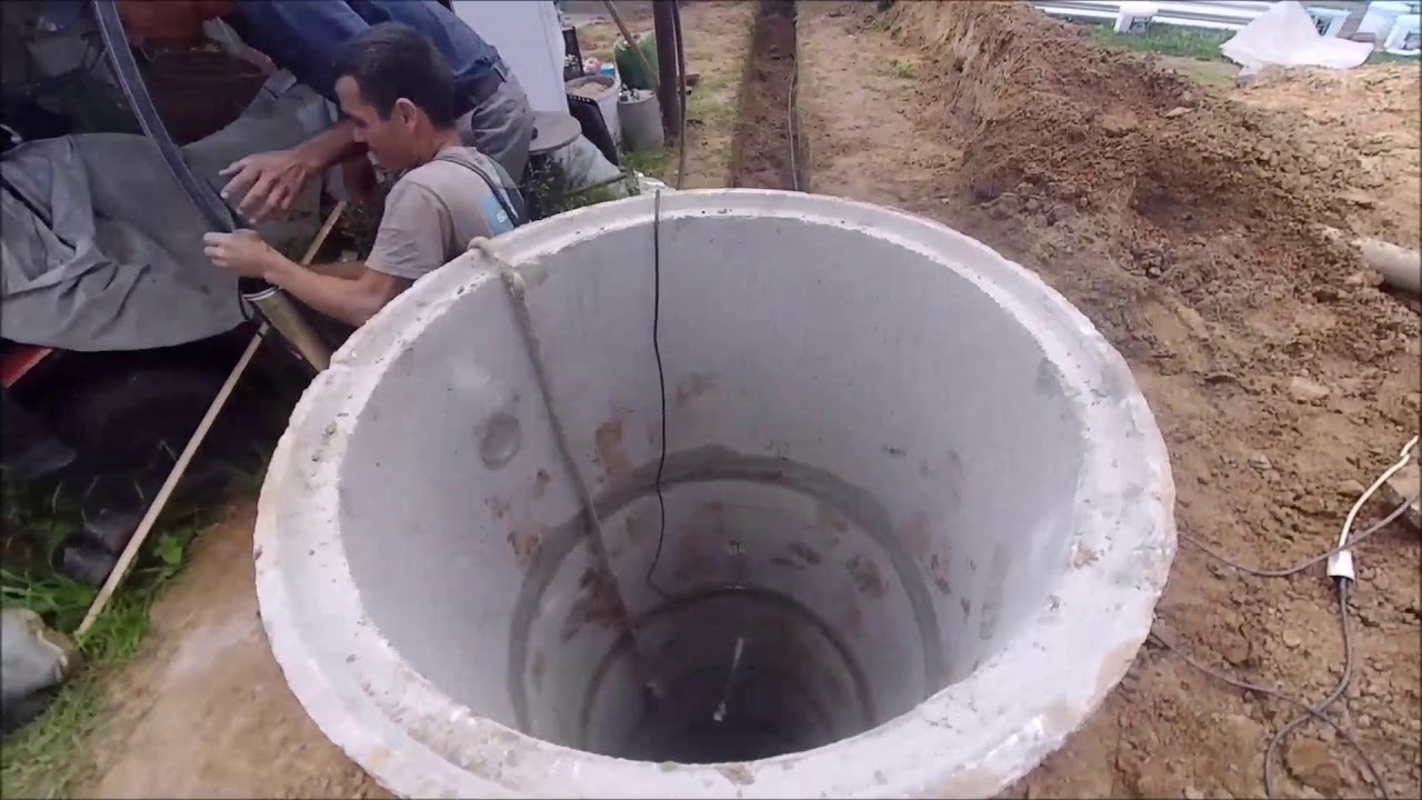 Установка погружного насоса в колодец - YouTube