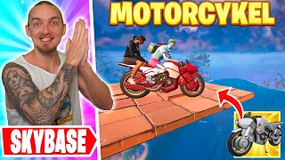 BYGGER SKYBASE MED MOTORCYKEL I FORTNITE