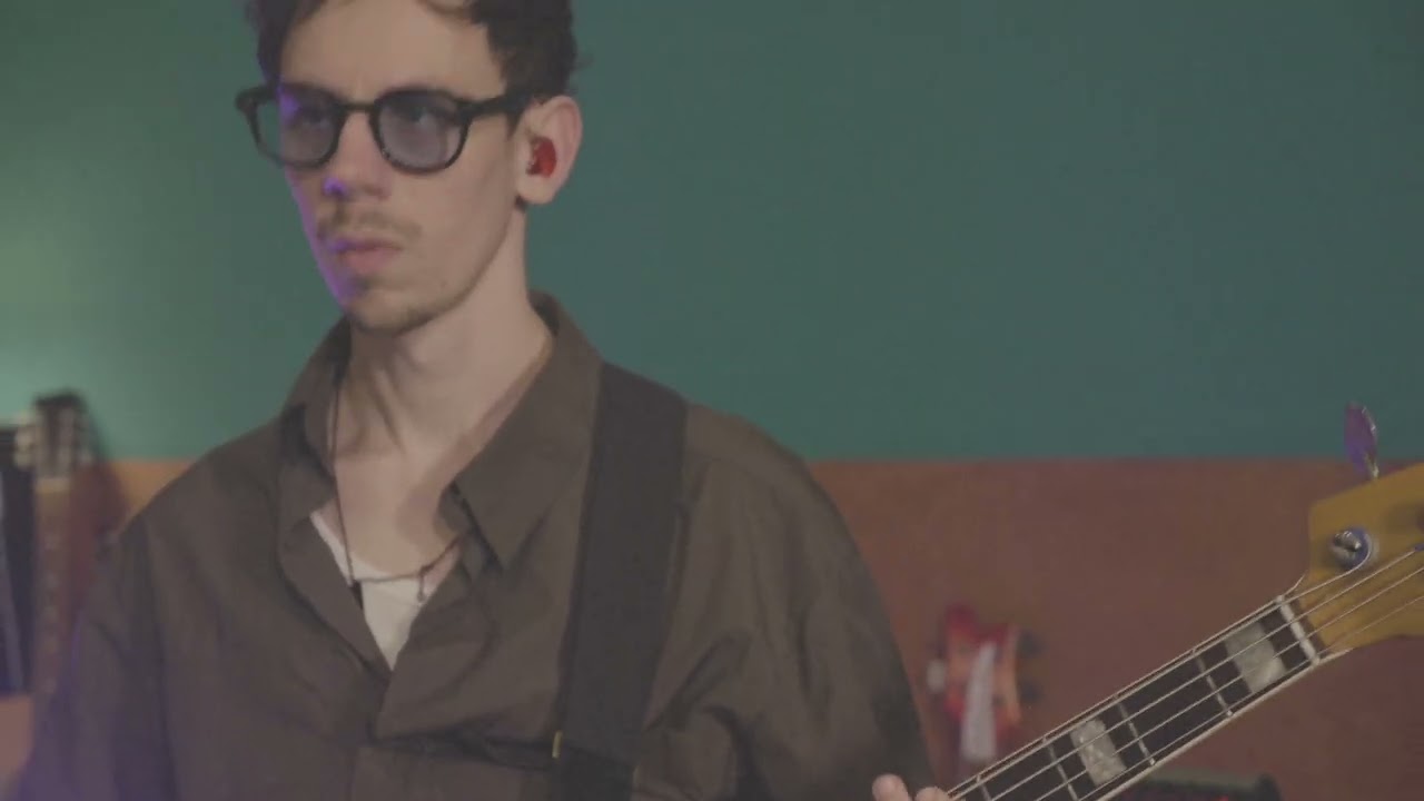 在 YouTube 上觀看「FRIDAY - Think About You - Live」 在 YouTube 上觀看「FRIDAY - Think About You - Live」