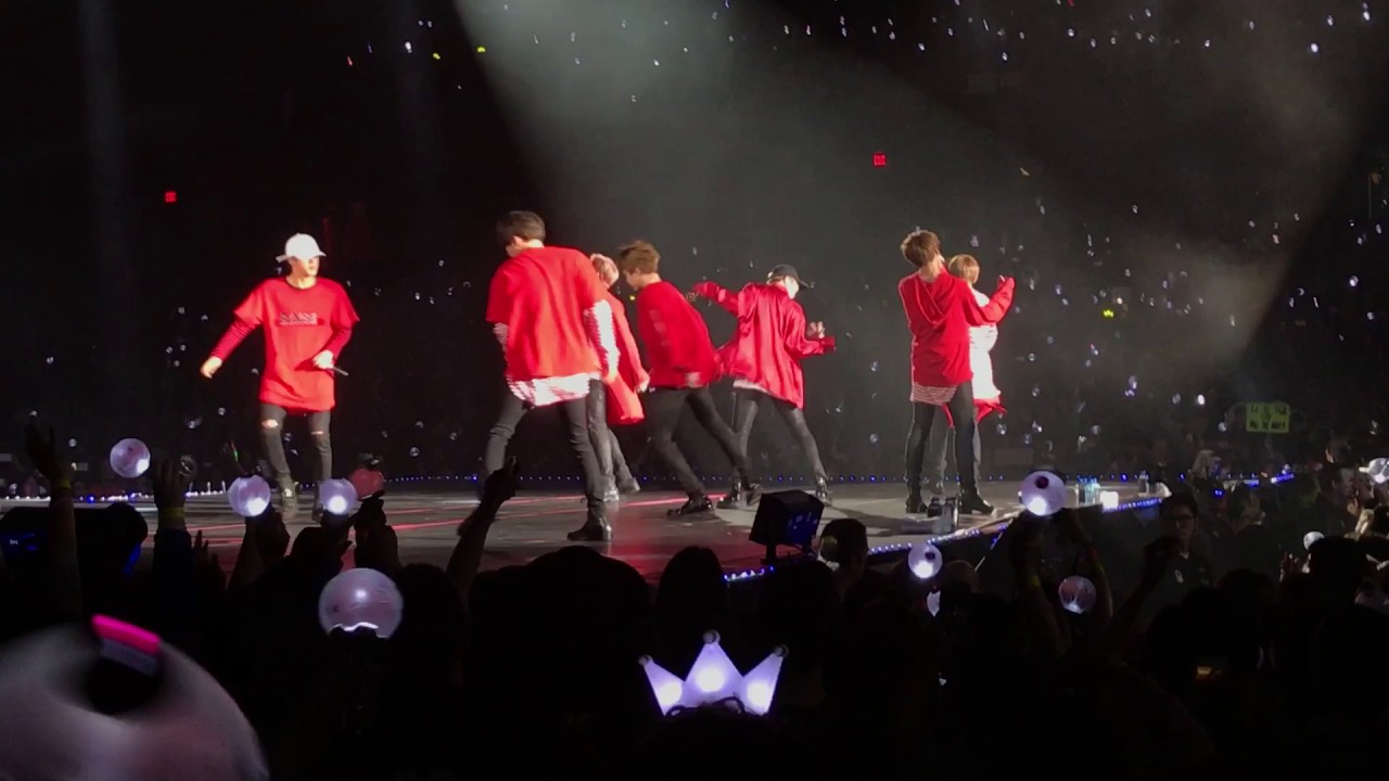 170329 BTS Wings in Chicago (Save Me)