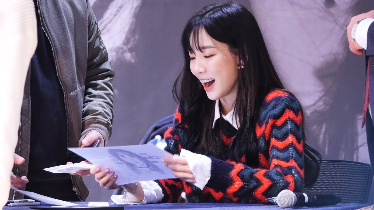 171217 태연 Taeyeon _ 04 _ 팬사인회 FanSign Event _ 잠실 시네파크 - YouTube