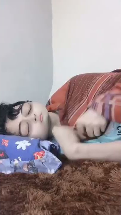 JENIS-JENIS MIMPI ANEH SAAT LAGI DEMAM 🙂 (ig: yeolayres)