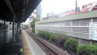 京阪3000系の快速急行が、香里園駅で、快速特急洛楽の通過待避