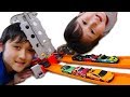 トミカで兄弟対決ドラッグレース HotWheels Drag Racing