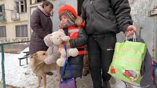 Ukrainian Soldiers Quickly Rescue 6-Year-Old as Bombs Drop