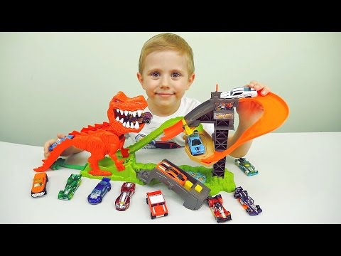 видео: ХОТ ВИЛС АТАКА ДИНОЗАВРА - Даник и машинки Hot Wheels Dinosaur T-REX - Cars for Kids