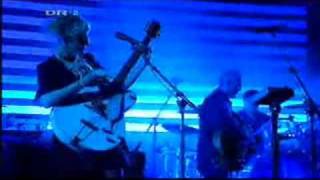 Massive Attack featuring Stephanie Dosen - Teardrop (Live) chords