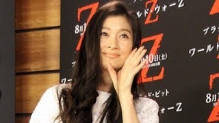 篠原涼子、囲み取材に登場！　映画「ワールド・ウォーZ」アフレコ