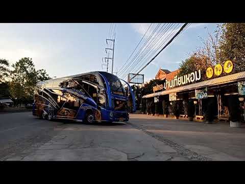 รถบัสพรเจริญทัวร์ แพร่  เข้าจอดที่ร้านอาหารบ้านเทียนหอม จ.อุตรดิตถ์