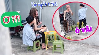 Kiên Chổi Giả Gái Troll Ngồi Lên Đùi Người Lạ Và Cái Kết Siêu Hài - Kiên Chổi Vlog